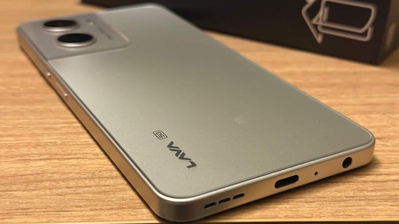 Impressive Storage Tech  128GB UFS 3.1 storage is a rare sight in this price bracket, allowing for fast load times and a generally snappy user experience. There's also support for virtual RAM, boosting multitasking capabilities for lighter use scenarios.