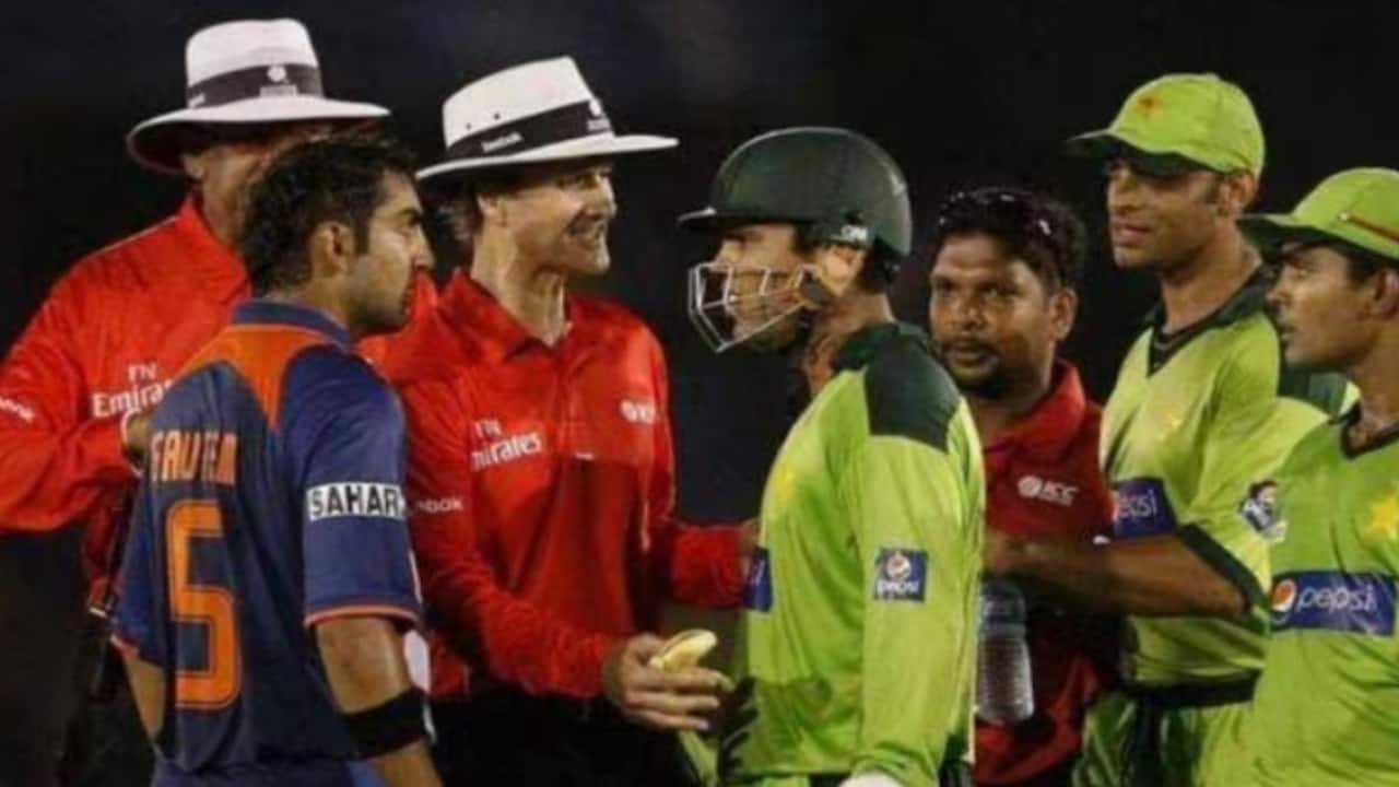 When Harbhajan chose to challenge Shoaib Akhtar and Pakistan: It was the 2010 Asia Cup, and India was playing their bitter rivals, Pakistan. Following a rocky start, Gautam Gambhir and MS Dhoni's partnership helped stabilize India as they chased Pakistan's total of 267. The first boiling point then occurred when Gambhir and Kamran Akmal got into a heated argument and the players and umpires had to break it up. Soon after, India was in trouble, and Harbhajan and Suresh Raina had to do a rescue act.