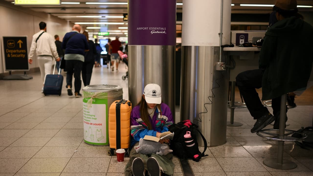 UK flights thrown into chaos by radar glitch: How a 20-minute fault caused days of disruption