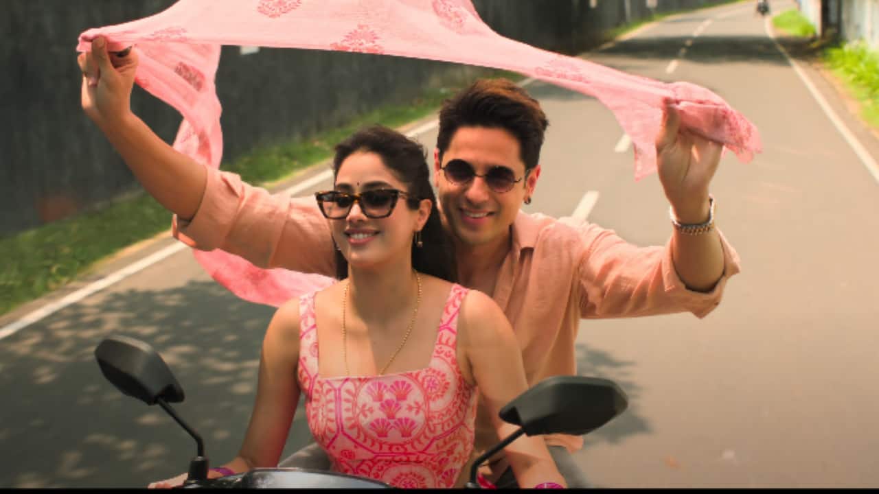 Janhvi Kapoor's Param Sundari song Pardesiya trends on the Internet, Anshula Kapoor gives a big shout-out