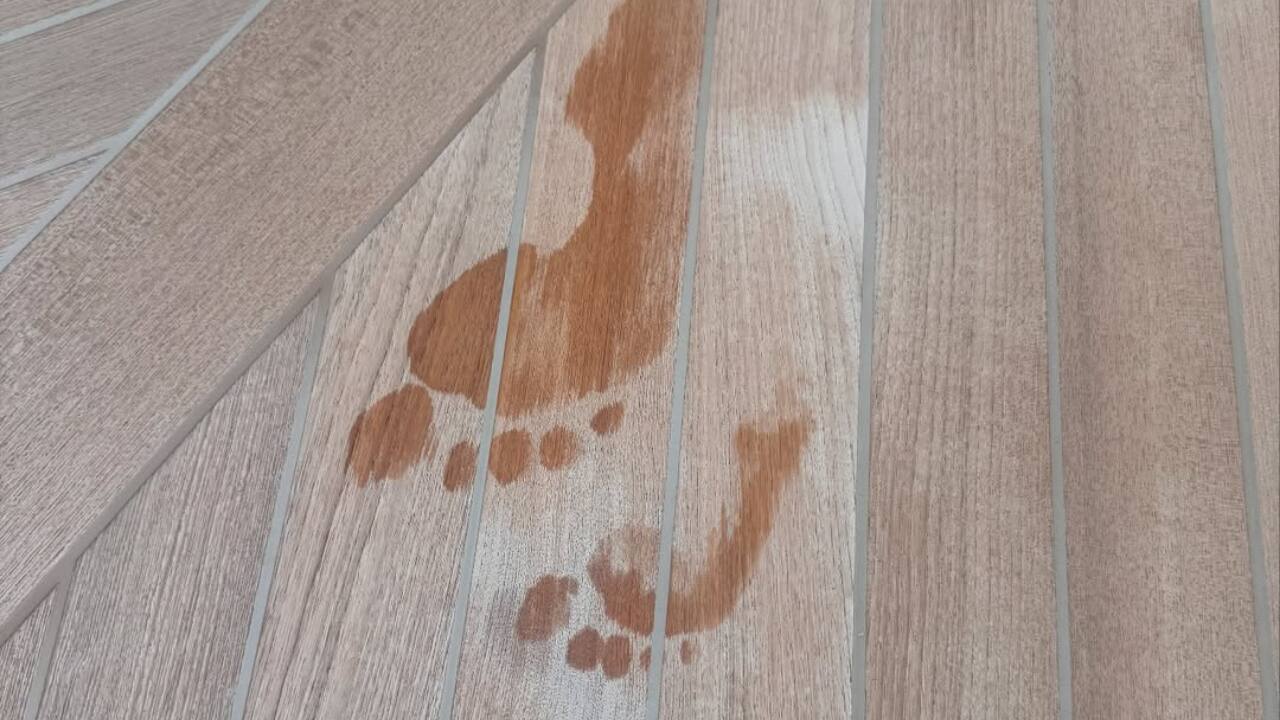 A creative shot of wet footprints on wooden flooring gives the dump a fun, summer vibe.