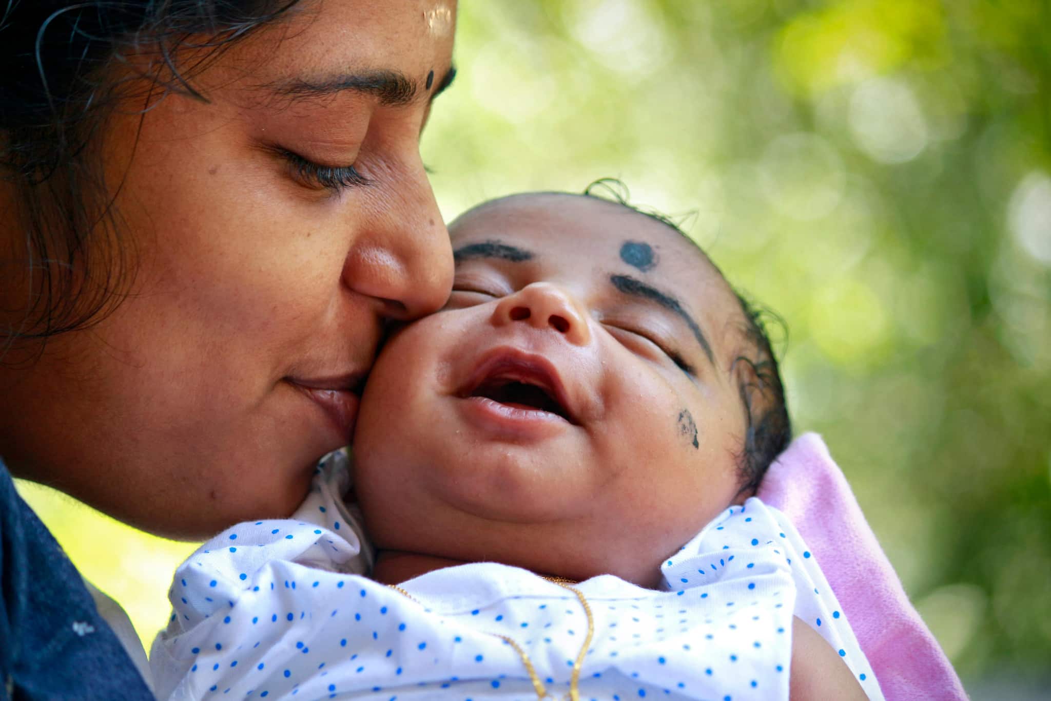 10 superfoods that can help boost a low milk supply in moms