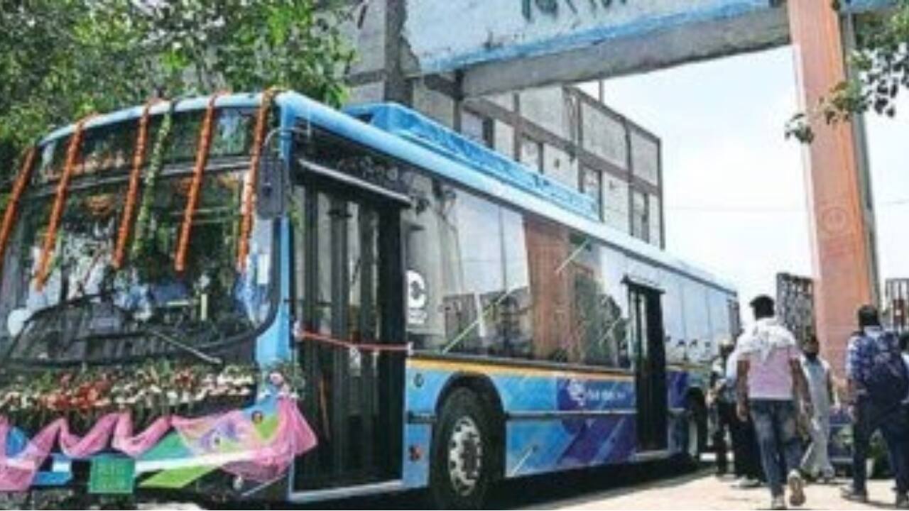 The decision to shift the service to the evening was taken to allow tourists to enjoy the illuminated monuments and newly added attractions like the Prime Ministers’ Museum (PM Sangrahalaya), the National War Memorial, and the lighting displays at key buildings and heritage sites. (Photo: X)