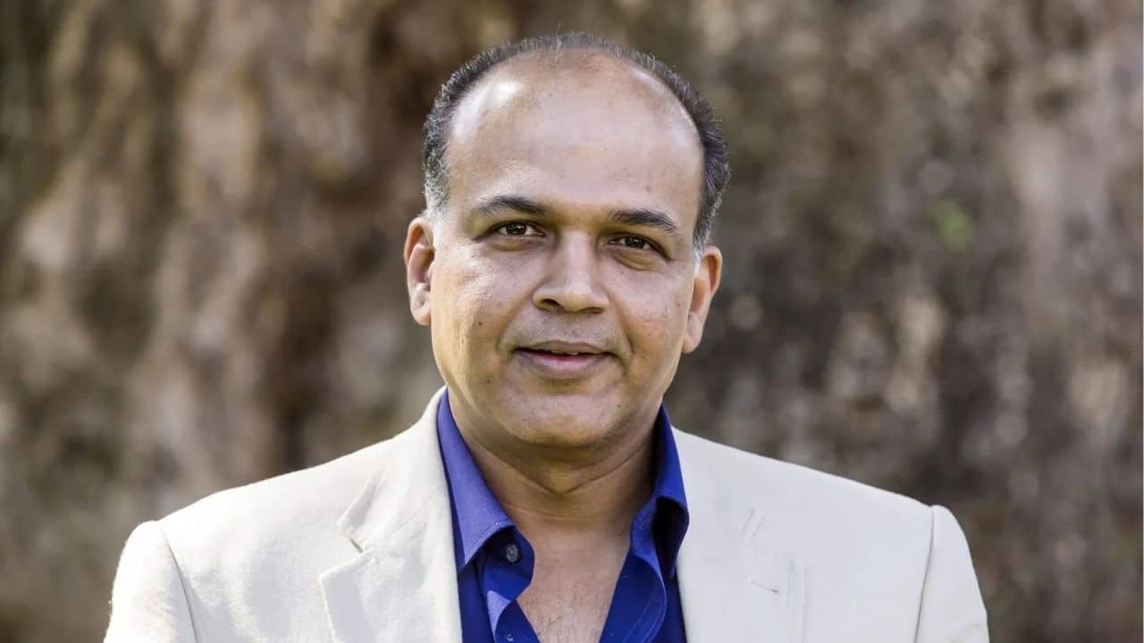 Ashutosh Gowariker reacts after being mistaken for Sanjay Leela Bhansali
