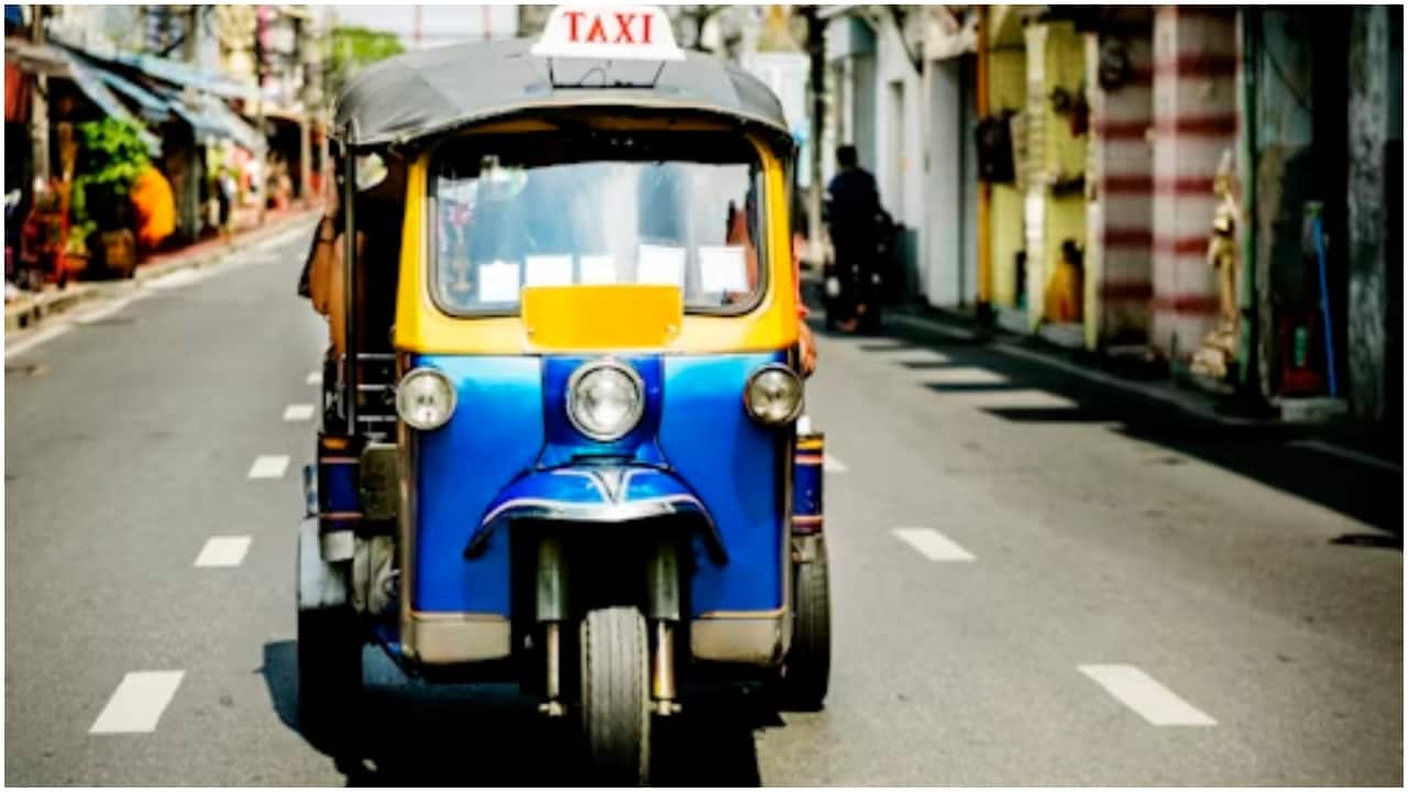 'Itni door kyun job liya?': Woman alleges auto driver ended ride midway, questioned her career