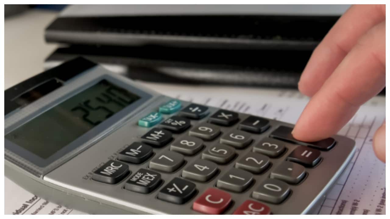 Calculating the right amount of protection - The most important thing is to decide the correct sum assured. Experts advise you to choose coverage of not less than 10 times to 15 times your income per year. Consider existing loans, future costs like children's education costs, and inflation over and above that. Choosing too little coverage will make you financially exposed for your family, and choosing too much coverage will make premiums unnecessarily high. Calculating the right amount of protection - The most important thing is to decide the correct sum assured. Experts advise you to choose coverage of not less than 10 times to 15 times your income per year. Consider existing loans, future costs like children's education costs, and inflation over and above that. Choosing too little coverage will make you financially exposed for your family, and choosing too much coverage will make premiums unnecessarily high.