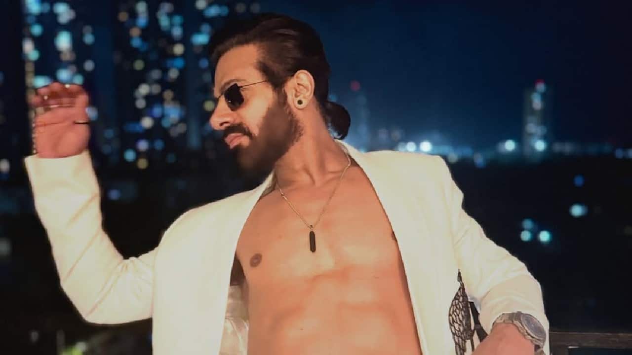Fashion quotient Karanveer carries a swag such that he can elevate even the most casual and simple outfits. Fashion quotient Karanveer carries a swag such that he can elevate even the most casual and simple outfits.