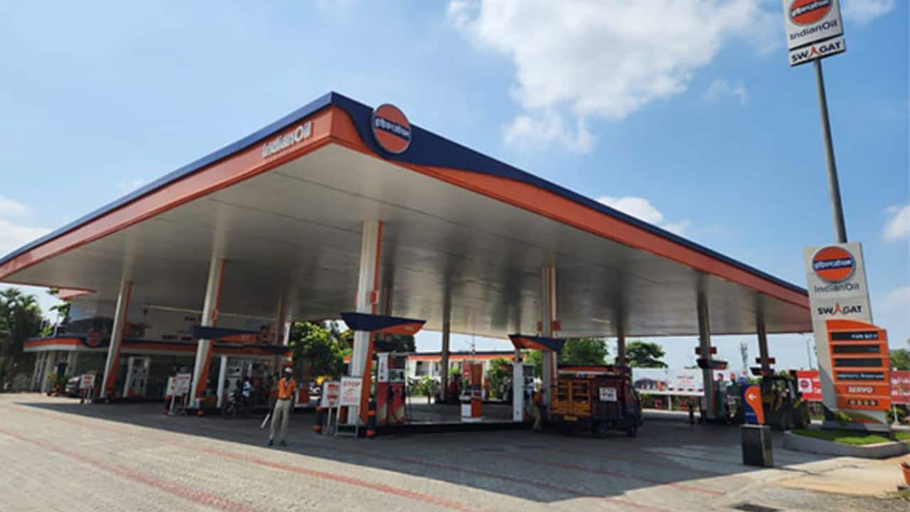 Petrol at Rs 105.4 per litre in Kolkata, highest in any metro city