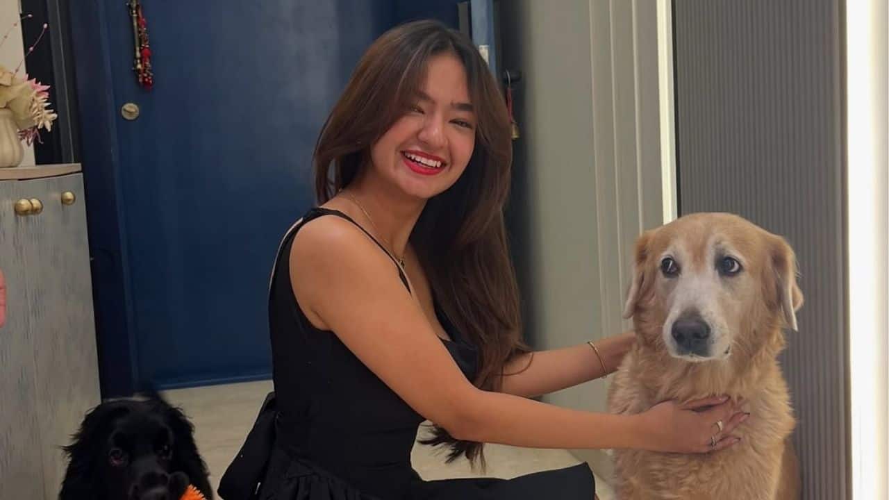 While celebrating her birthday, she also shared a few cheerful moments alongside her pet dogs. 