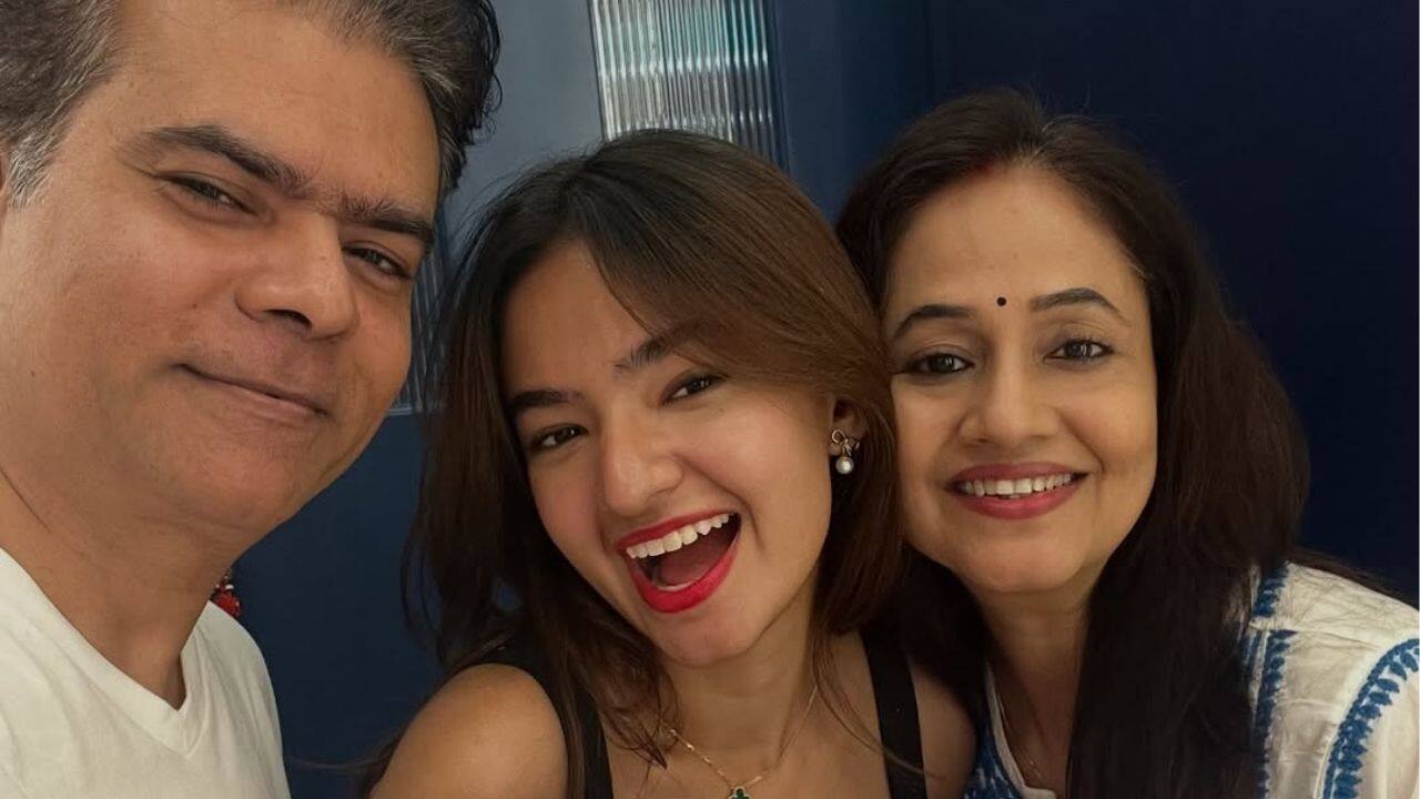 With 39.6 million Instagram followers and a growing YouTube channel featuring vlogs and lifestyle content, Anushka continues to shine both on and off screen and clearly as seen in the picture, her parents beam with pride. 