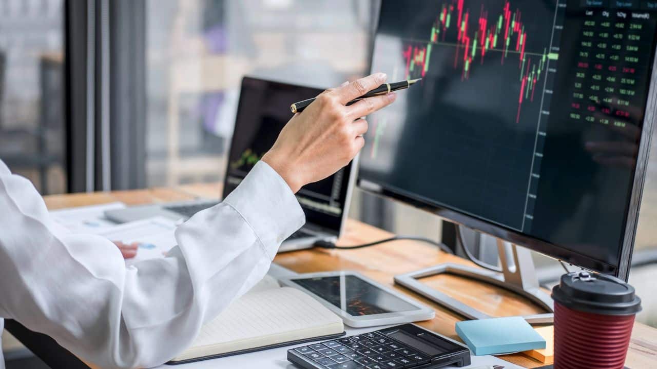 Moneycontrol Pro Panorama | Will the Q1 earnings gloom fade with festive cheer setting in? Moneycontrol Pro Panorama | Will the Q1 earnings gloom fade with festive cheer setting in?