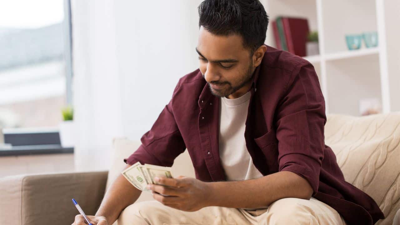 Know whether you’re a freelancer or consultant Know whether you’re a freelancer or consultant