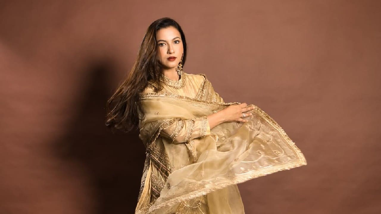 Post breastfeeding She stopped feeding after her son turned six months old and she switched to healthy choices like soups and salads. It was a little more strict than she did while breastfeeding. Post breastfeeding She stopped feeding after her son turned six months old and she switched to healthy choices like soups and salads. It was a little more strict than she did while breastfeeding.