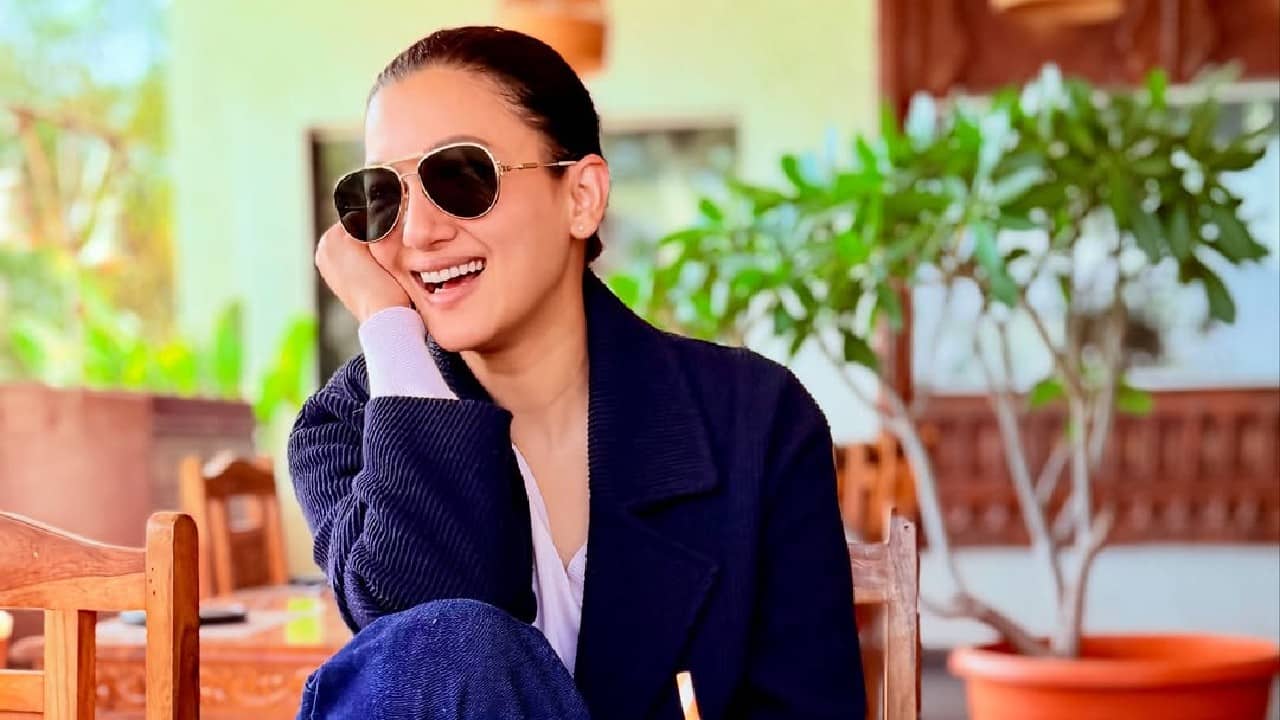 Hydration Our body is 70 percent water and hence it is important to keep sipping water. While she consumed water at regular intervals, she also made sure to eat dishes which are high in water content. Hydration Our body is 70 percent water and hence it is important to keep sipping water. While she consumed water at regular intervals, she also made sure to eat dishes which are high in water content.