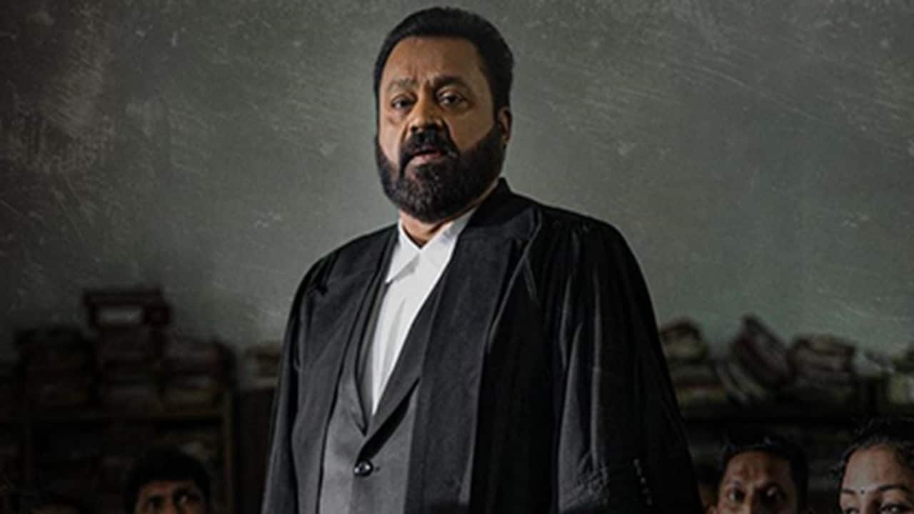  What Is the Problem in Janaki V vs. State of Kerala?  The movie is based on real events and follows Janaki (Anupama Parameswaran), a young woman who files a lawsuit against a well-known acquaintance after being sexually assaulted. When Advocate David Abel Donovan, played by Suresh Gopi, successfully defends the accused and gets him off, her path to justice becomes more difficult. What's the twist? When Janaki finds out she is pregnant, her legal battle turns into a personal and emotional maelstrom. The official summary says that Janaki, who was sexually assaulted, confronts David, a lawyer with a lot of experience, who can prove that the accused is innocent. After she finds out she's pregnant, Janaki's search for justice turns into a nightmare.