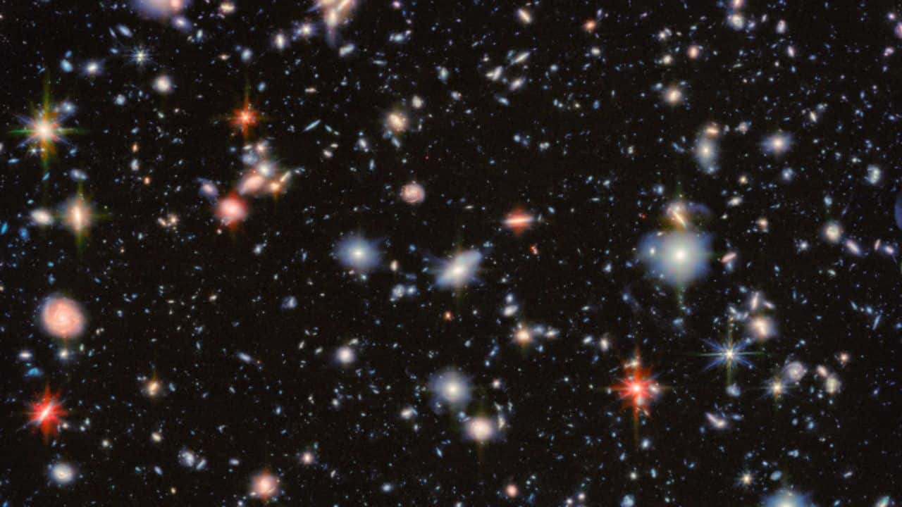 James Webb Telescope reveals 2,500 hidden oldest galaxies in iconic Hubble Field