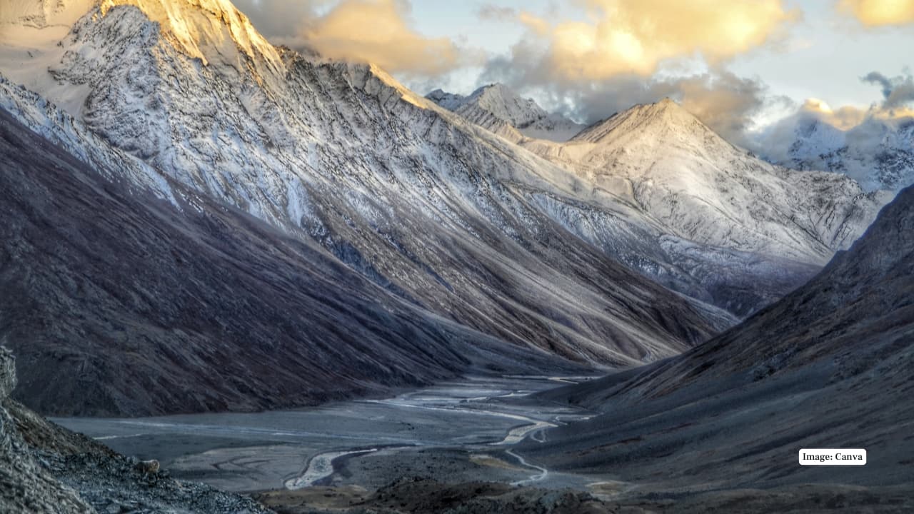 4. Spiti Valley, Himachal Pradesh August is one of the best times to explore and photograph the stark beauty of Spiti. With clear skies, turquoise rivers, and ancient monasteries perched on cliffs, Spiti offers ethereal high-altitude frames unlike anywhere else in India. (Image: Canva)