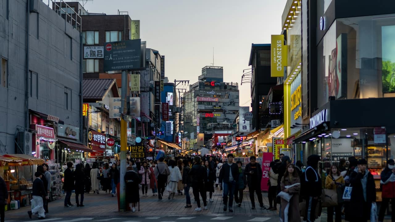 Asia senior investment banker hires jump 60%, survey shows