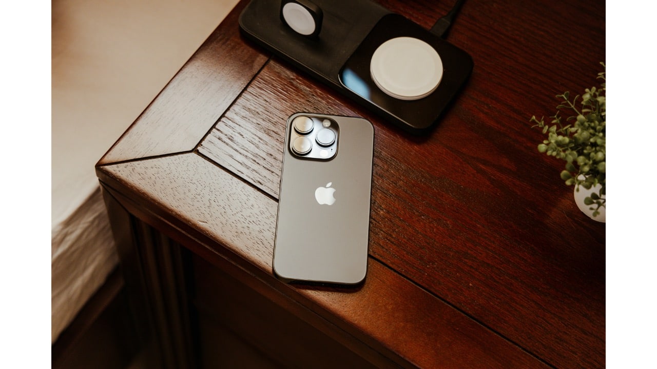 Compatible Devices: Supports iPhone 12 and newer, along with the latest AirPods. The charger delivers up to 25W for iPhone 16 models and 15W for older iPhones.