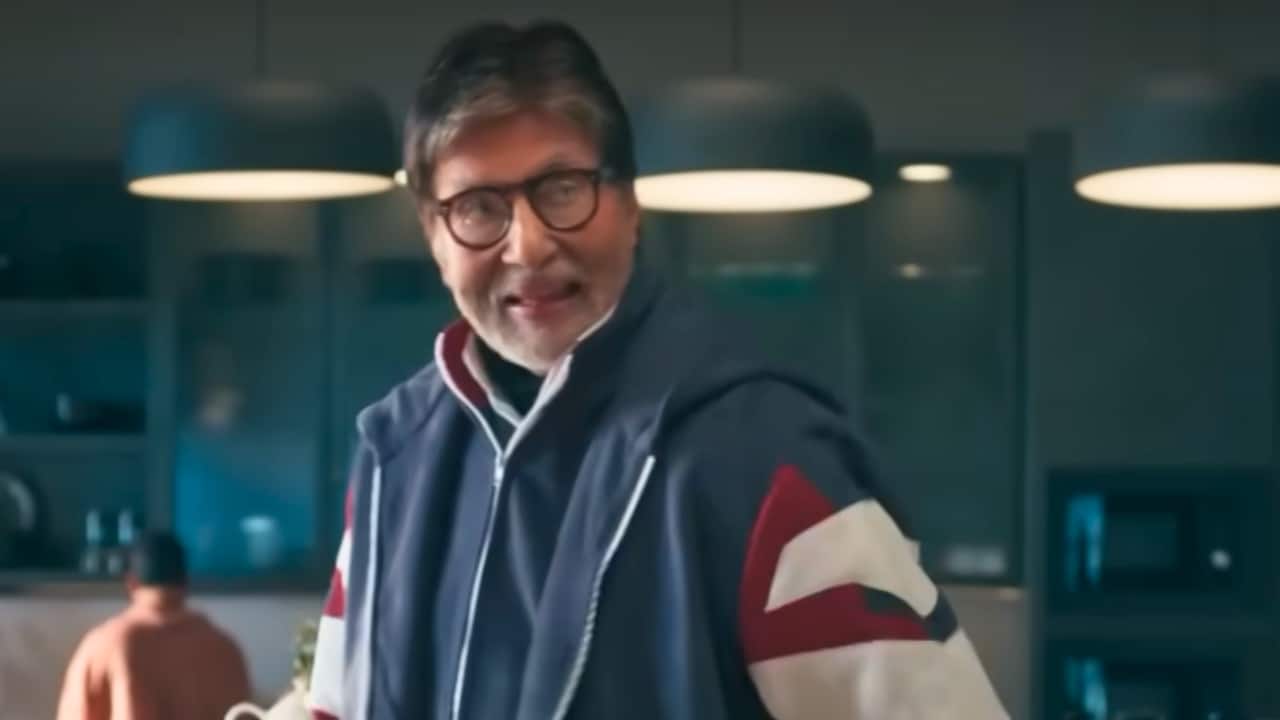 Amitabh Bachchan donates Rs 11 Lakh to Lalbaugcha Raja