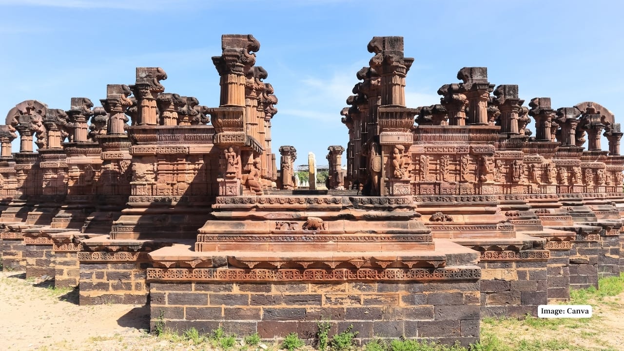 3. Bhuj, Gujarat – Where Every Weave Tells a Story Bhuj isn’t just about mirrors and mud houses — it’s a living museum of Kutchi handlooms. From vibrant extra-weft weaves to traditional Ajrakh prints, the artisans here pour their history and identity into every design. (Image: Canva)