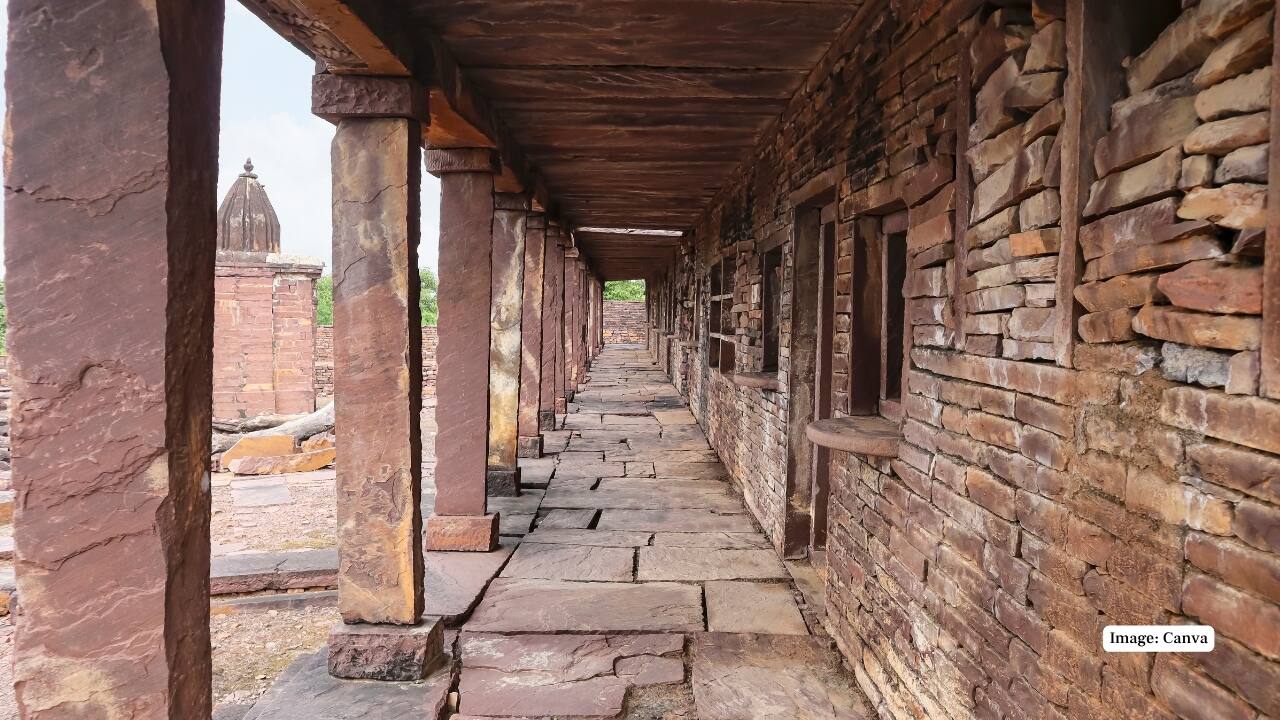 6. Chanderi, Madhya Pradesh – Light as Air, Rich in Heritage Delicate, translucent, and effortlessly elegant — Chanderi sarees are perfect for those who love understated luxury. The town’s charm lies not just in its fabric but in its fort, lakes, and timeless silence. (Image: Canva)