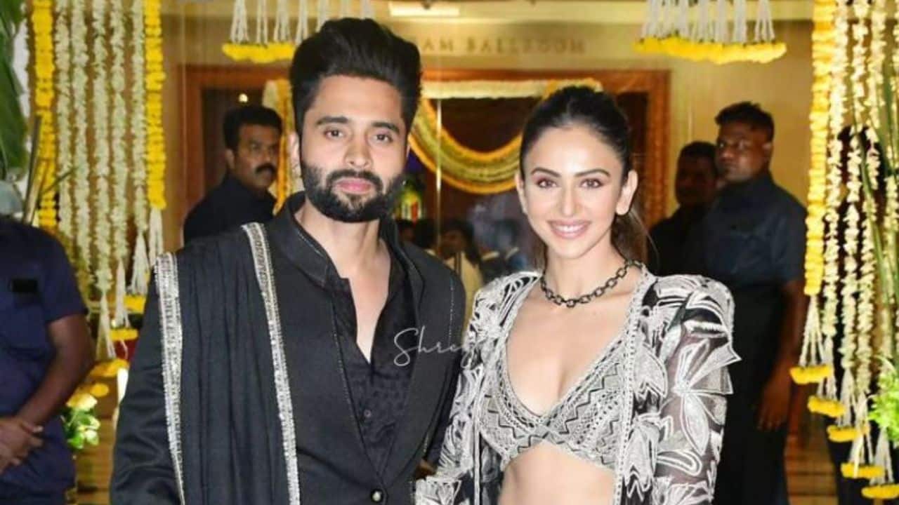 Jackky Bhagnani - Rakul Preet Singh Jackky and Rakul lead by example with their intense fitness routines and wellness practices like hydrogen therapy. As faces of fitness campaigns, they motivate many to embrace a healthier lifestyle.