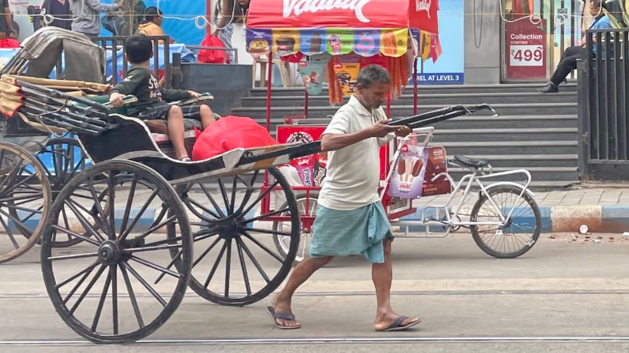 The bench emphasised the duty of the Maharashtra government to ensure dignity of livelihood for rickshaw pullers and referenced the successful e-rickshaw scheme operating near Gujarat’s Sardar Patel statue at the Sardar Sarovar dam. (Photo: X)