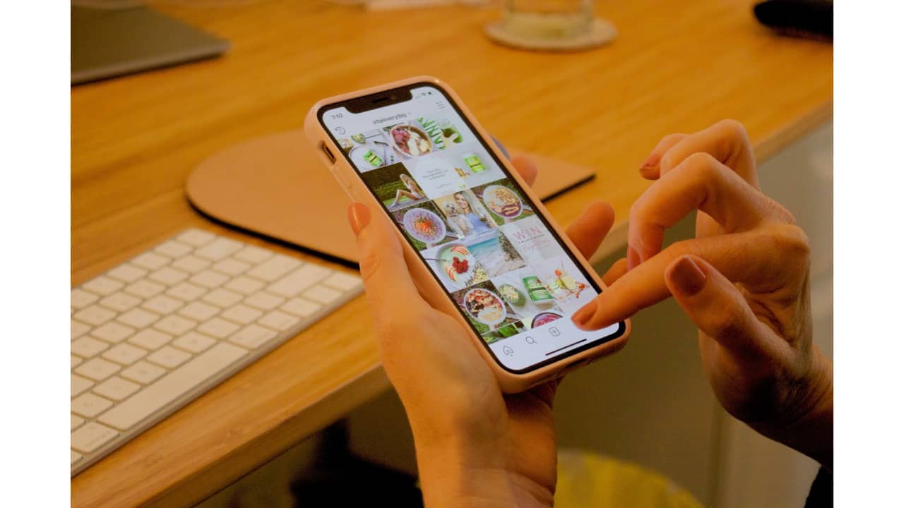 Master Instagram’s AI-Driven Feed   Instagram’s feed now ranks the 500 most relevant posts for each user. To land at the top, focus on watch time, shares, and profile clicks. Make users pause, not scroll past.