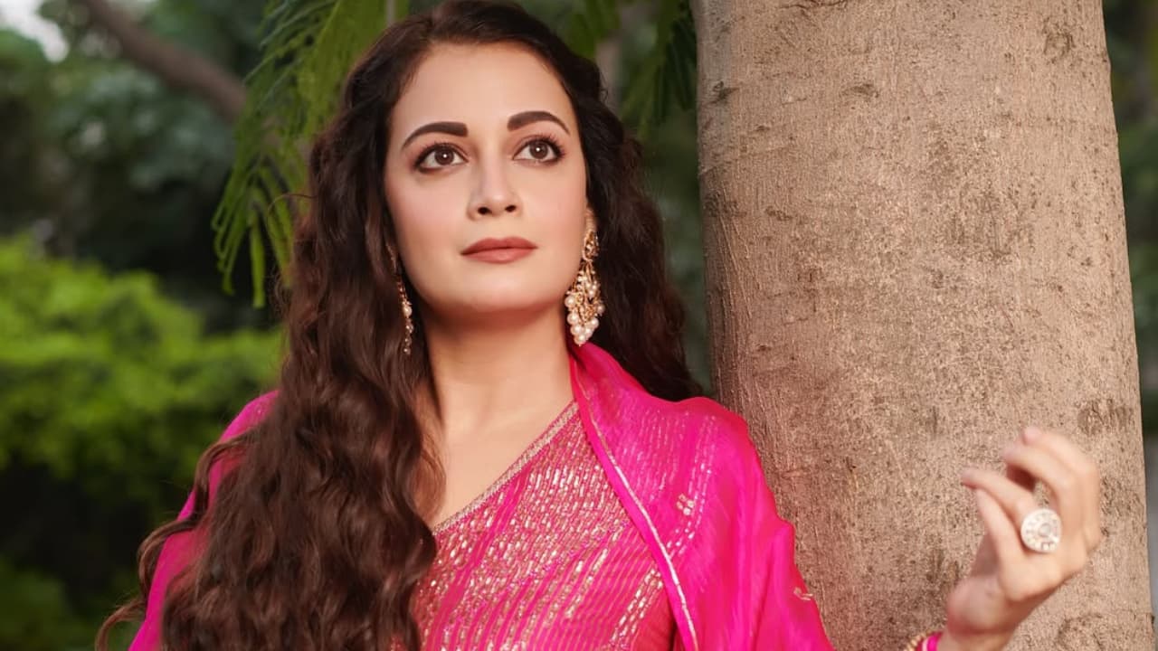 PICS: Dia Mirza stuns in Fuchsia outfit