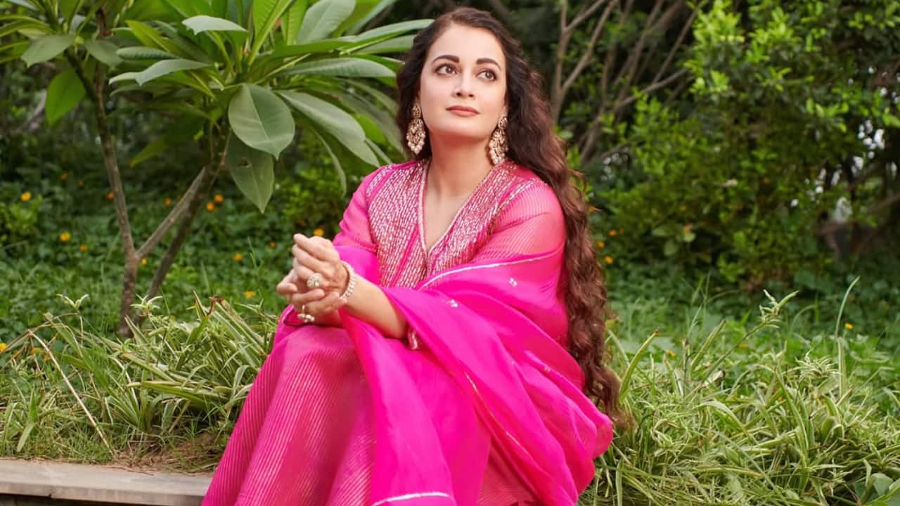 Delicate embroidery The coordinating dupatta, light and sheer, drapes smoothly around her, trimmed with delicate golden embroidery. Its flowing drape has a sense of movement and gentleness, contrasting the defined lines of the kurta with a soft, feminine grace. Delicate embroidery The coordinating dupatta, light and sheer, drapes smoothly around her, trimmed with delicate golden embroidery. Its flowing drape has a sense of movement and gentleness, contrasting the defined lines of the kurta with a soft, feminine grace.