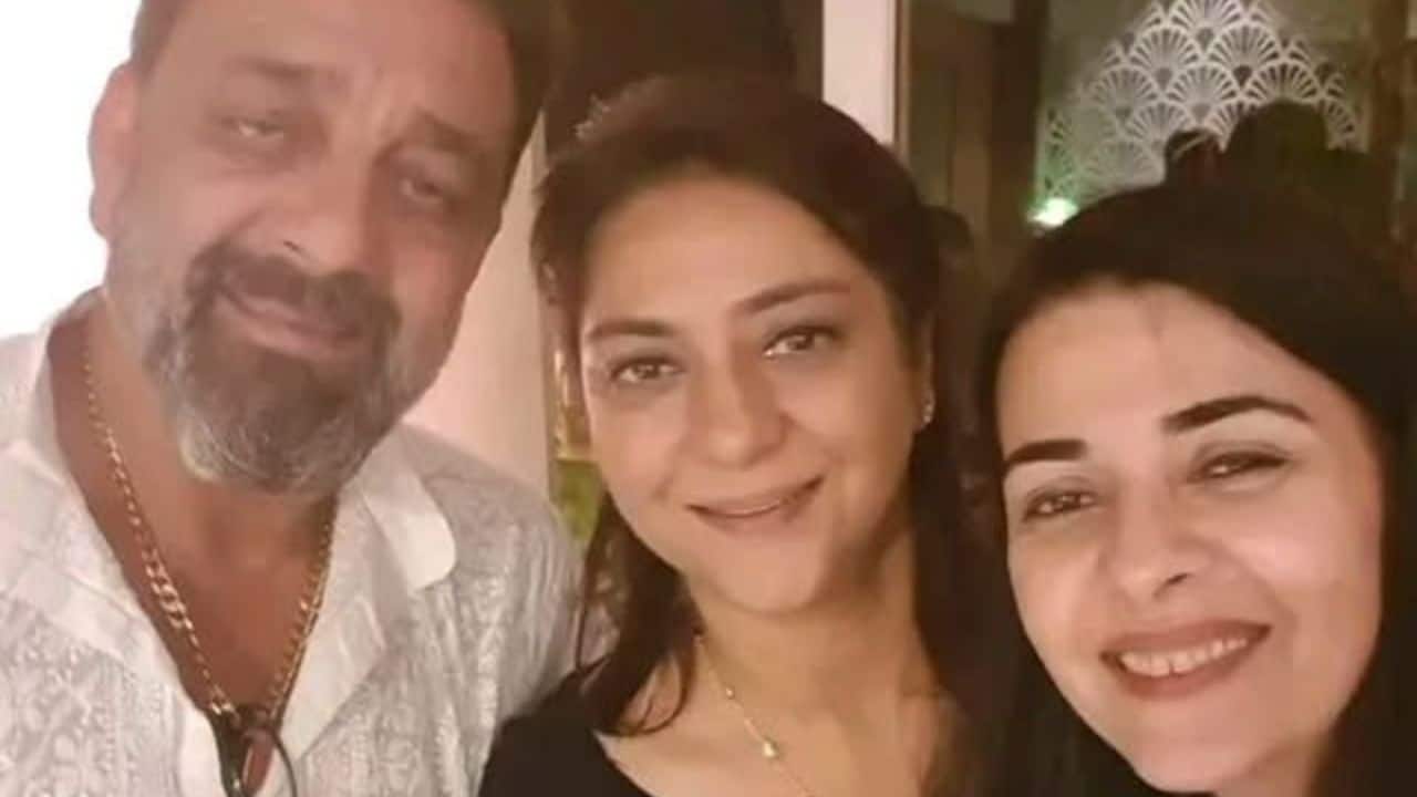 Sanjay Dutt celebrates Raksha Bandhan with sisters Priya and Anju: "You as my sisters is the biggest blessing life could give"