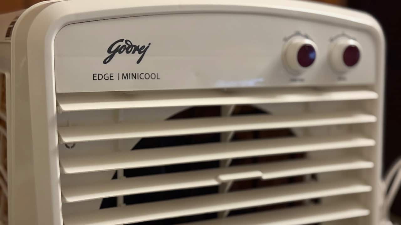 Effective airflow Cooling efficiency in any air cooler largely depends on airflow, and the Edge MiniCool’s five-bladed fan does the job well. This design ensures that cool air is spread more evenly throughout the room, which is especially important in small to medium enclosed spaces. In testing, airflow felt steady and strong, though it’s worth noting that its reach diminishes in larger or open areas where air circulation is harder to control. Effective airflow Cooling efficiency in any air cooler largely depends on airflow, and the Edge MiniCool’s five-bladed fan does the job well. This design ensures that cool air is spread more evenly throughout the room, which is especially important in small to medium enclosed spaces. In testing, airflow felt steady and strong, though it’s worth noting that its reach diminishes in larger or open areas where air circulation is harder to control.