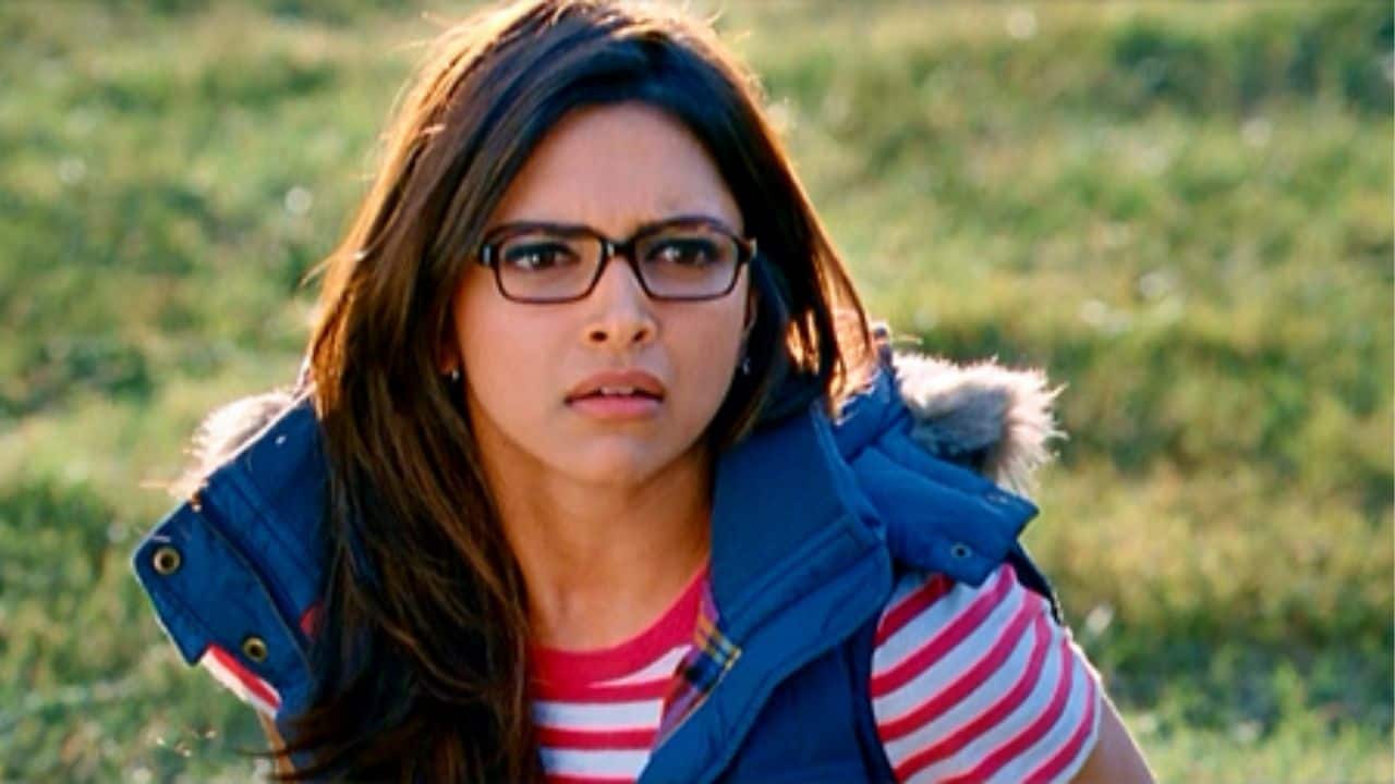 Yeh Jawaani Hai Deewani (2013) As the intelligent and reserved Naina, Deepika beautifully captured the journey of a shy girl finding her confidence and voice. Her chemistry with Ranbir Kapoor, especially in the emotional scenes, brought a perfect blend of realism and romance to the story.