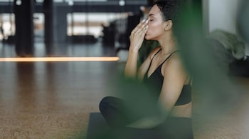 From steam inhalation with herbs to antioxidant-rich foods and daily pranayama, here’s how to keep your lungs clear, strong, and resilient against seasonal triggers. (Image: Pexels)