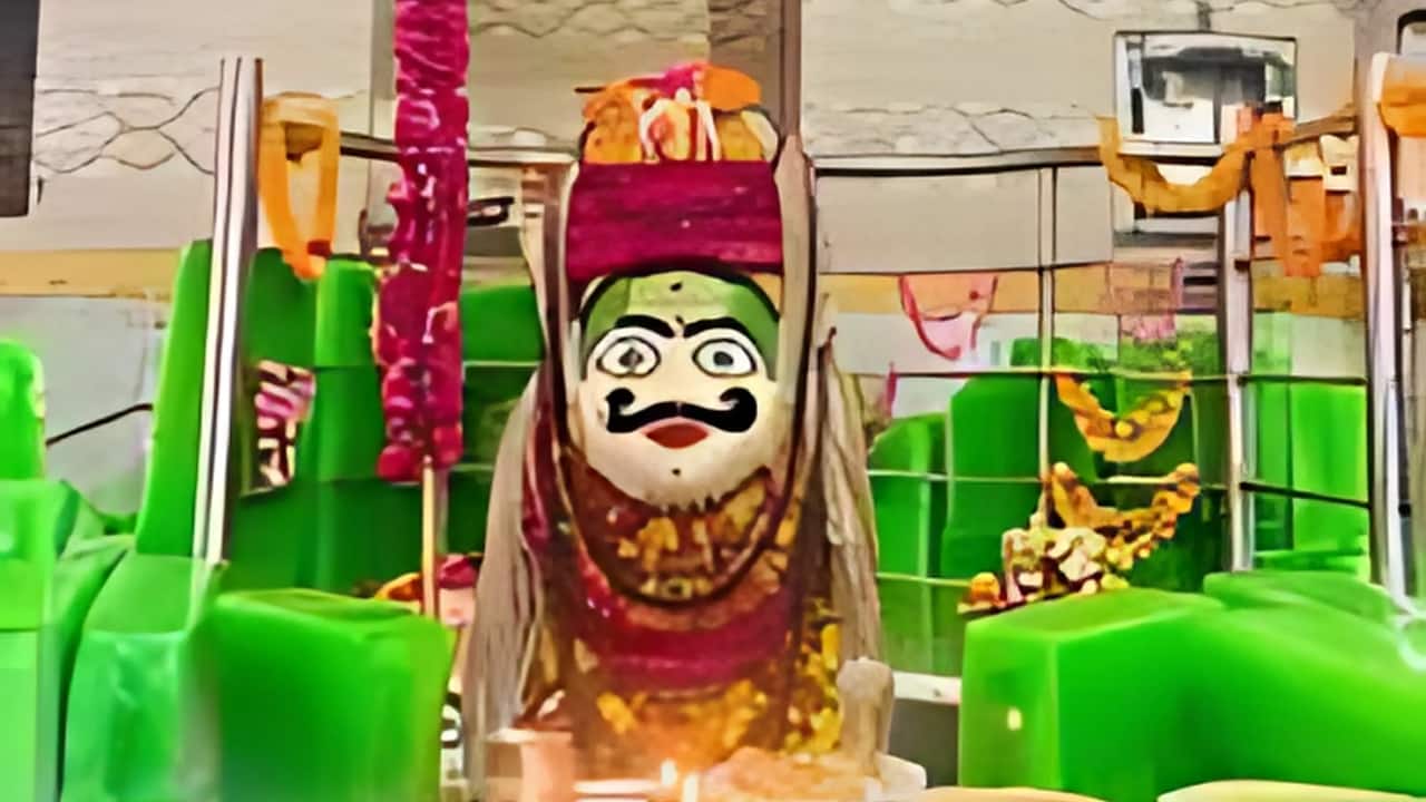 5. Bhuteshwar Mahadev Temple A revered Shiva temple with a deep link to Krishna’s legends, Bhuteshwar is beautifully decorated with marigold garlands, oil lamps, and colourful rangolis, welcoming devotees seeking blessings for Janmashtami’s spiritual celebrations. (Image: @baba_bhuteshwar_mahadev)