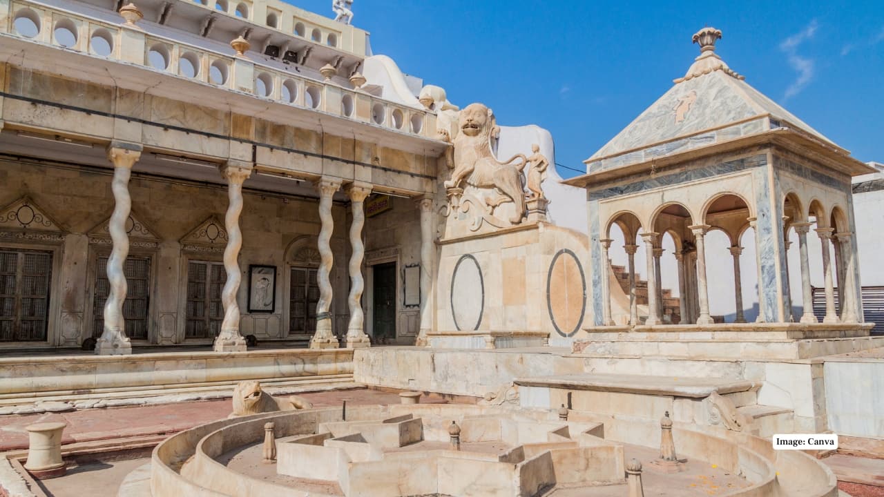 5. Shahji Temple Renowned for its spiral columns and artistic grandeur, Shahji Temple hosts unique Janmashtami celebrations blending architectural beauty with heartfelt devotion, making it a must-visit for spiritual seekers and art lovers. (Image: Canva)