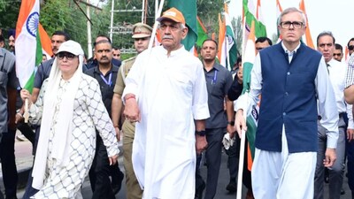 J&K CM Omar Abdullah, LG Manoj Sinha join Tiranga Yatra at Dal Lake