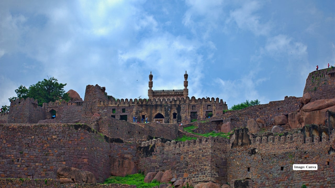 7. Golconda Fort, Telangana This imposing fortress is famous for its acoustic design, massive gateways, and the ruins of palaces that once housed the Qutb Shahi dynasty. (Image: Canva)