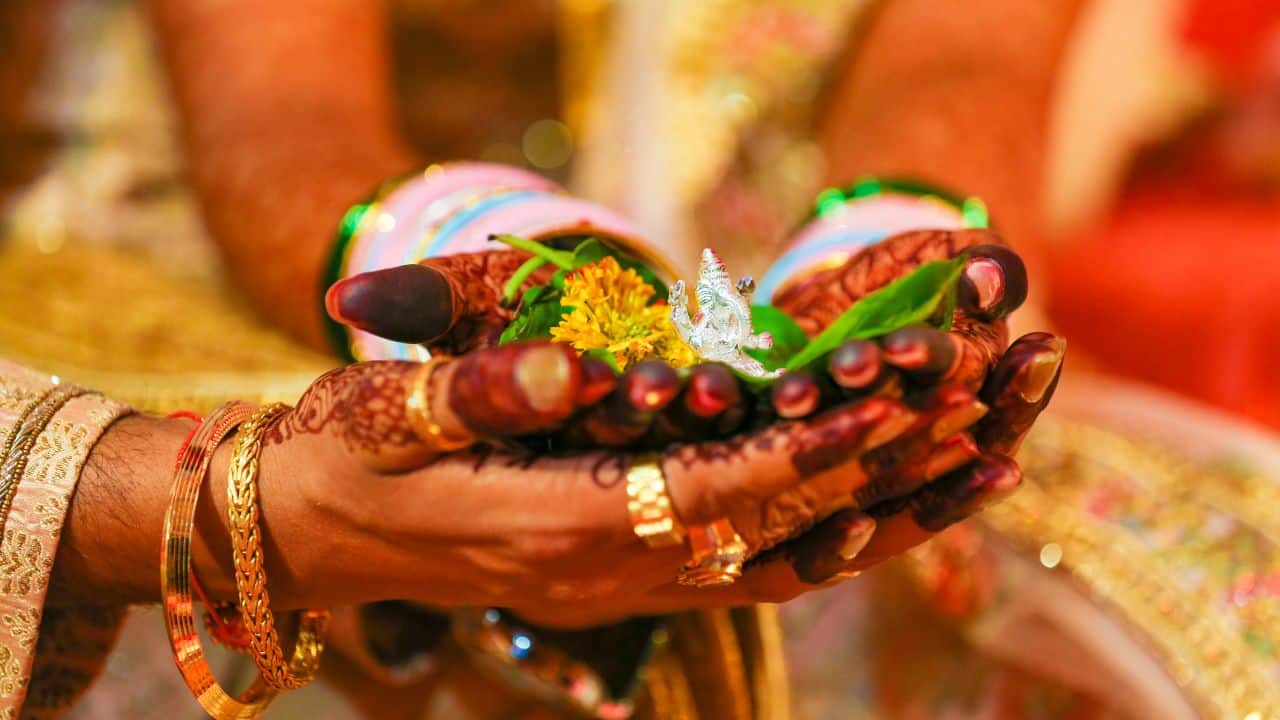 Smart ways to avoid marriage-related overspending