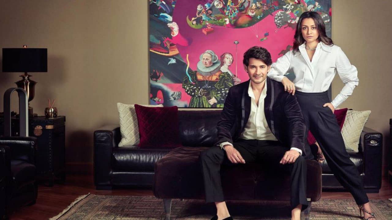 Mahesh and his wife, Namrata Shirodkar, who used to be an actress, live in a huge house in the upscale Jubilee Hills neighborhood. People say that the couple has two homes in this well-known area, and both of them are stylish and cozy. Mahesh and his wife, Namrata Shirodkar, who used to be an actress, live in a huge house in the upscale Jubilee Hills neighborhood. People say that the couple has two homes in this well-known area, and both of them are stylish and cozy.