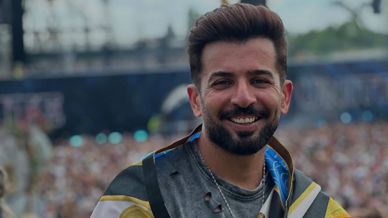 Jay Bhanushali Jay went on to say that people have doubts about an actors profession and suggested that they should carry photo albums of the family to prove their relationships while house hunting.