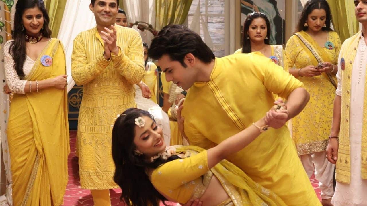 Prathna and Ansh dance romantically Ansh makes Prathna feel special and they have a couple dance. While Vasundhara and Khyati smirk and are shown attending the function for the heck of it, Prathna is seen extremely happy sharing a romantic moment. Infact, they cannot wait to get hitched.