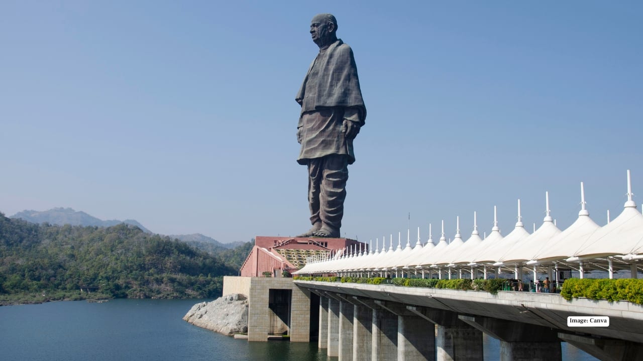 Gujarat is often celebrated for iconic landmarks like the Statue of Unity and the Narendra Modi Stadium, along with its deserts, temples, and vibrant cities. Yet hidden within its lush forests and hills are breathtaking waterfalls waiting to be explored. Away from the usual tourist trails, these cascades offer peace, adventure, and scenic beauty. Here’s a guide to 11 stunning waterfalls in Gujarat that every nature lover should know about. (Image: Canva)