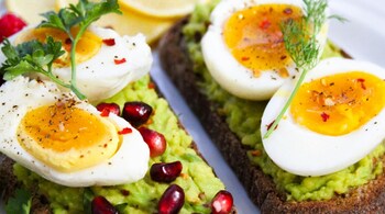 Breakfast ideas: Start on the right foot by adding in eggs, Greek yogurt, or plant-based protein smoothies in your breakfast (Image: Pexels)