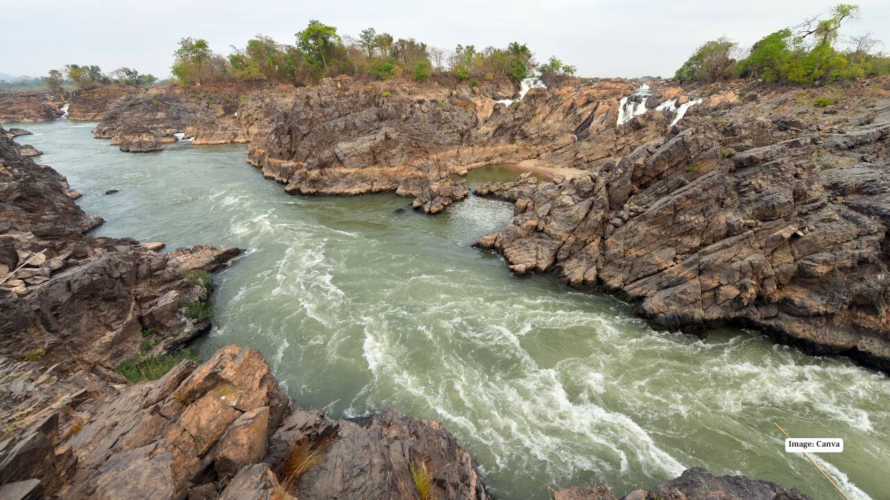 4. Si Phan Don (4000 Islands) – A tranquil Mekong River archipelago offering relaxing boat cruises, waterfalls, and rare sightings of Irrawaddy dolphins. Cycle around the islands to experience rural Lao life. (Image: Canva)