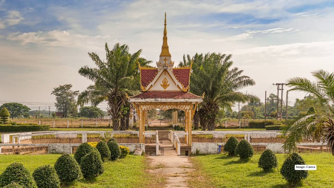 8. Thakhek – Gateway to the scenic Thakhek Loop, dotted with limestone mountains, caves, and rural villages. Ideal for motorbike adventures and hidden natural wonders like Kong Lor Cave. (Image: Canva)