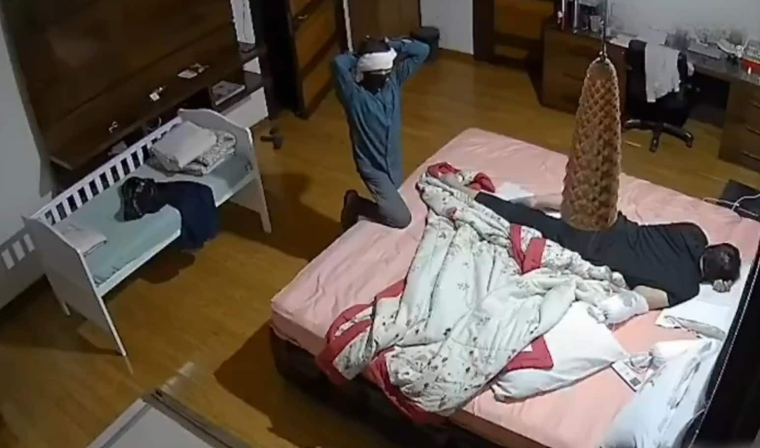 Indore's daring heist: Cash, jewellery stolen as retired judge’s son sleeps through blaring alarm | Watch