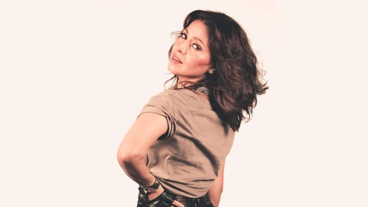 Debuted in Bollywood at 12 with Shastra Many don’t know that Sunidhi’s first Bollywood song was "Ladki Deewani Dekho" for the 1996 film Shastra when she was only 12. Though the film flopped, her voice left an impression, paving the way for future opportunities. Debuted in Bollywood at 12 with Shastra Many don’t know that Sunidhi’s first Bollywood song was "Ladki Deewani Dekho" for the 1996 film Shastra when she was only 12. Though the film flopped, her voice left an impression, paving the way for future opportunities.