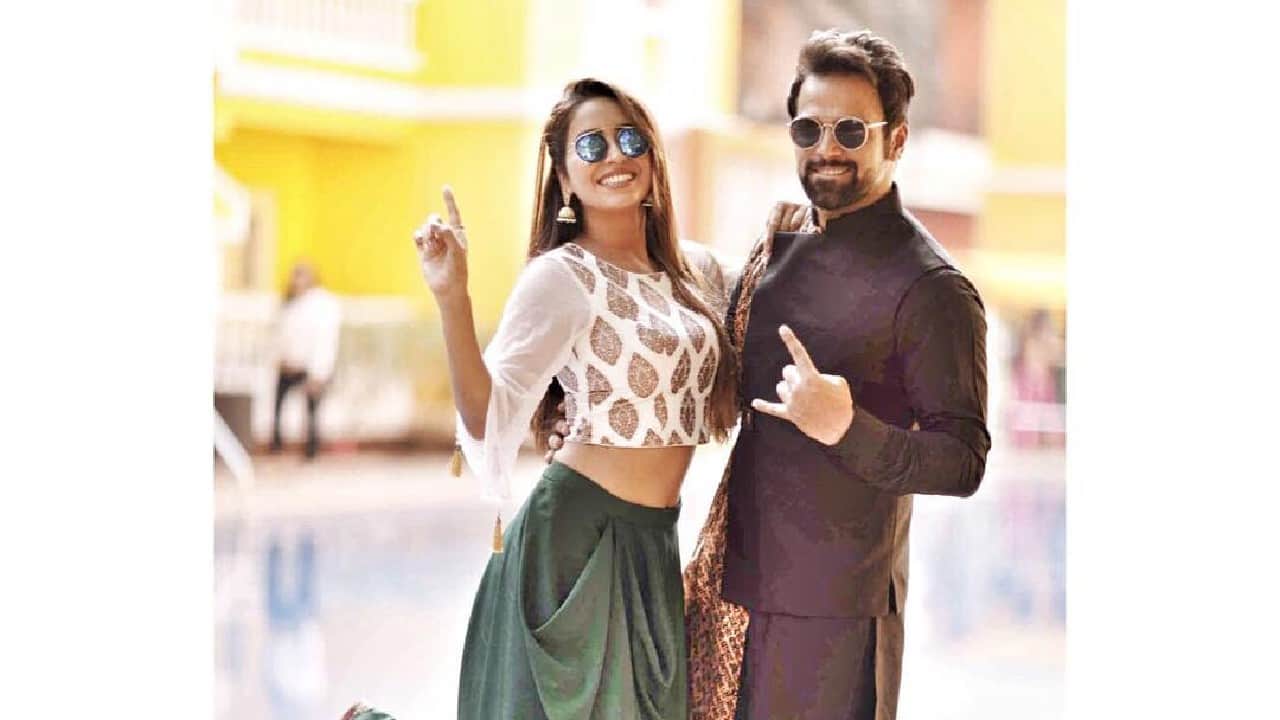 Rithvik Dhanjani and Asha Negi The couple, who met on the sets of Pavitra Rishta, broke up after several years of being together, with sources citing problems in their relationship. After almost seven years of togetherness, Asha and Rithvik parted ways in 2020, during the COVID-19 pandemic. Asha confirmed the split and stated that "relationships change over time". Rithvik Dhanjani and Asha Negi The couple, who met on the sets of Pavitra Rishta, broke up after several years of being together, with sources citing problems in their relationship. After almost seven years of togetherness, Asha and Rithvik parted ways in 2020, during the COVID-19 pandemic. Asha confirmed the split and stated that "relationships change over time".